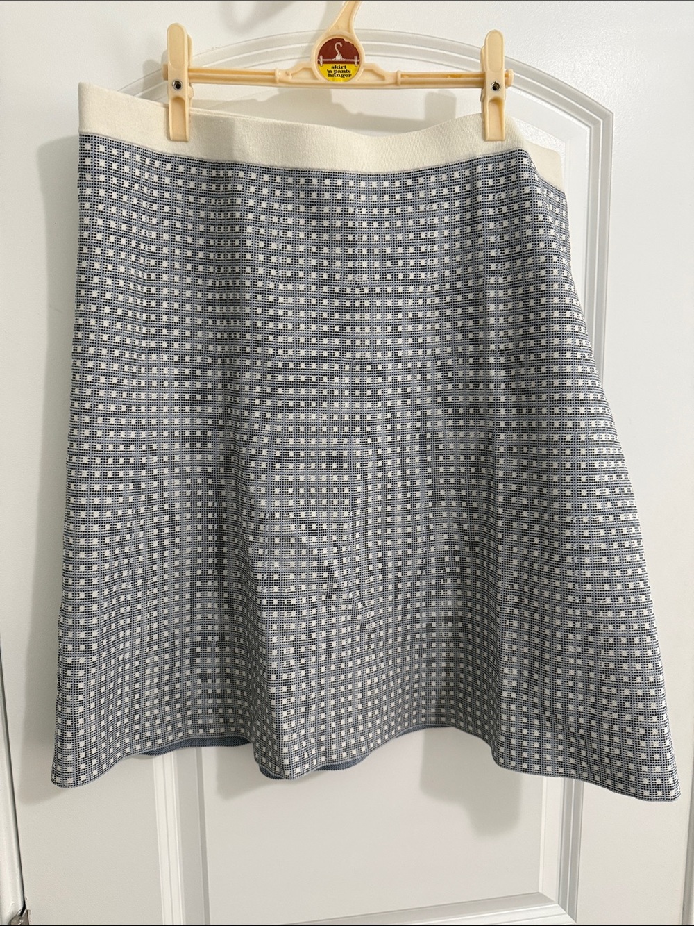 Ann Taylor Cream and Navy Patterned A-Line Skirt